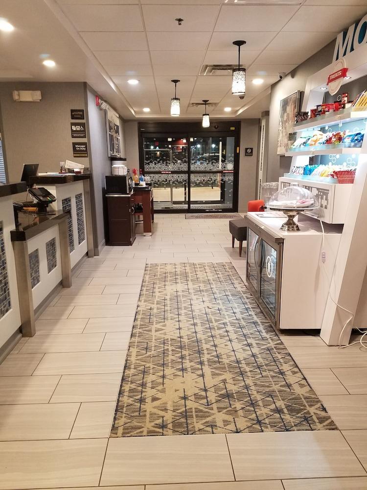 堪萨斯城蓝泉希尔顿恒庭酒店 蓝泉城 外观 照片